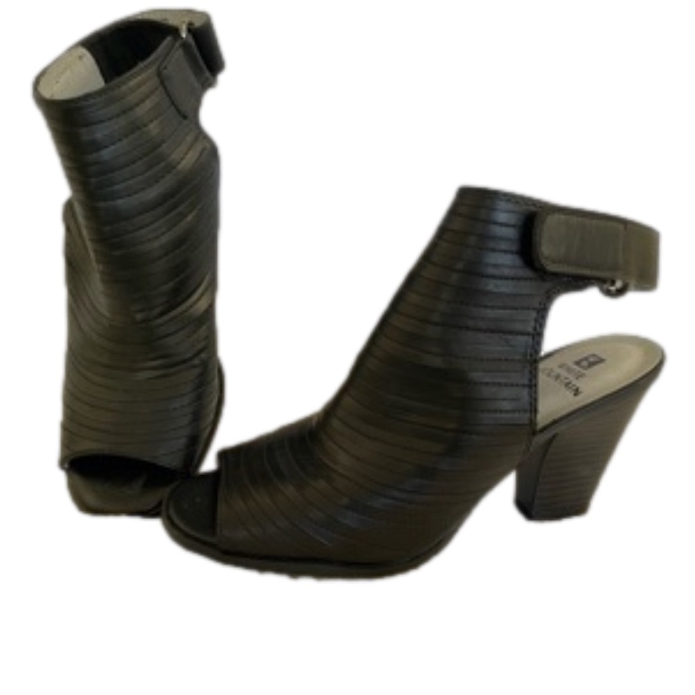 White Mountain black sandal booties 6.5